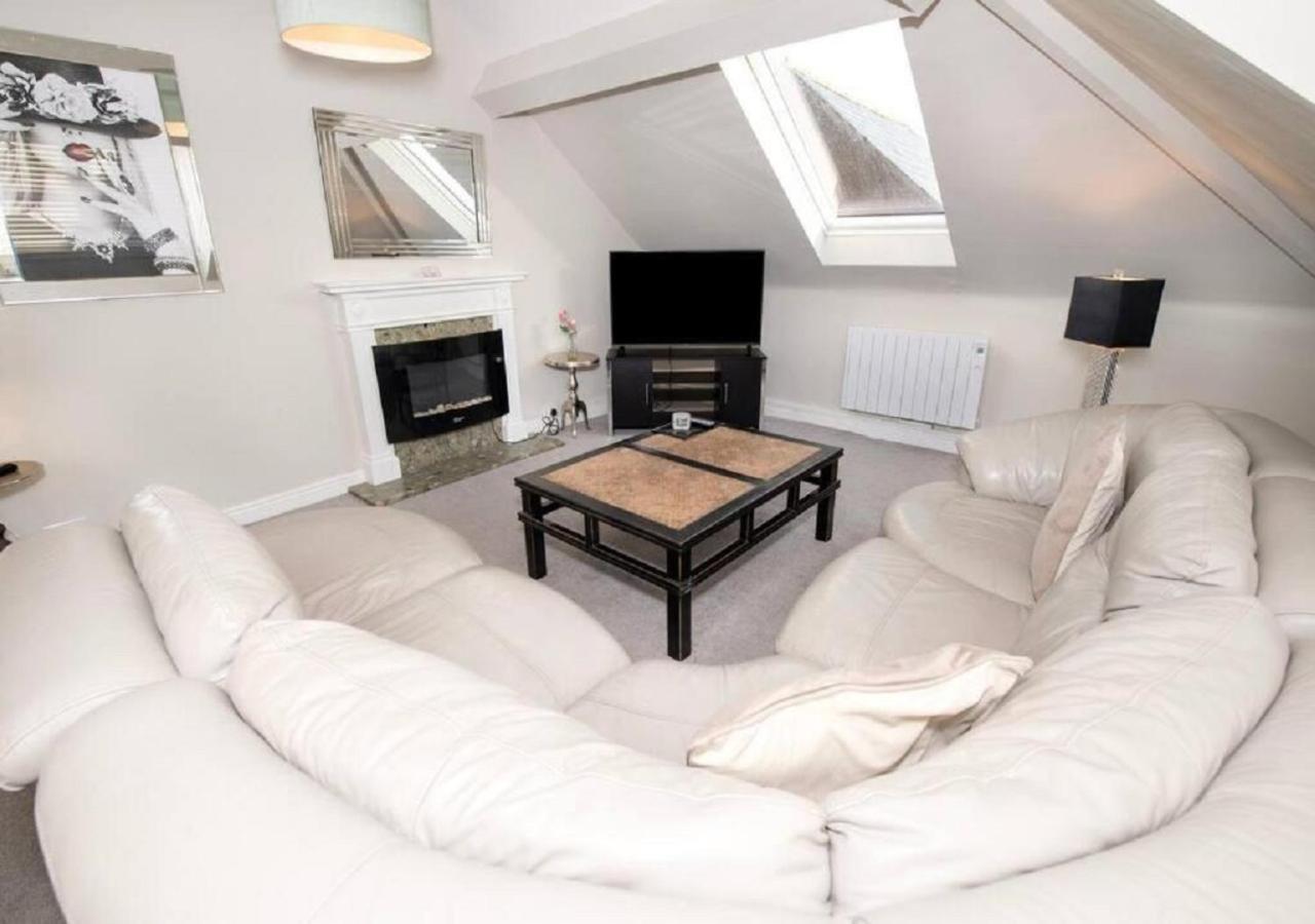Sandmartin - Top Floor 3-Bed Apartment Sea Views & Parking Scarborough Exterior foto